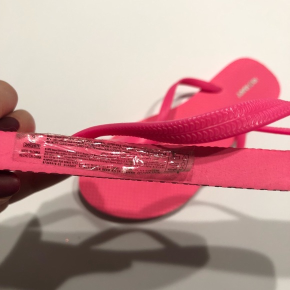 🎨 New Old Navy pink flip flops 9 - Picture 2 of 3
